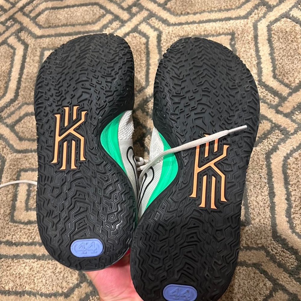 Kyire 4 S Hella Good Price